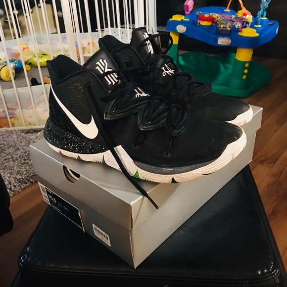 Kyrie 5 - Picture 2 of 2